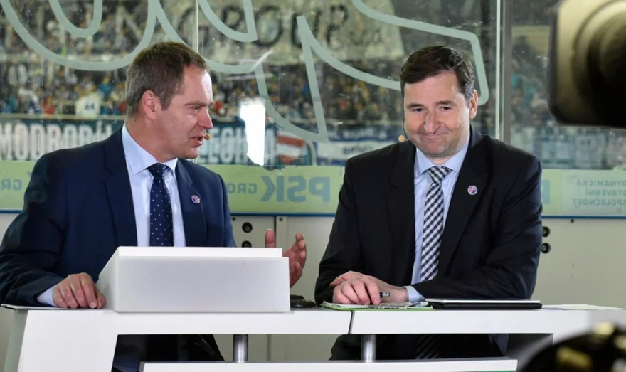 Komentátoři na MS v hokeji 2025: Kompletní průvodce vysíláním ČT sport 🎙️